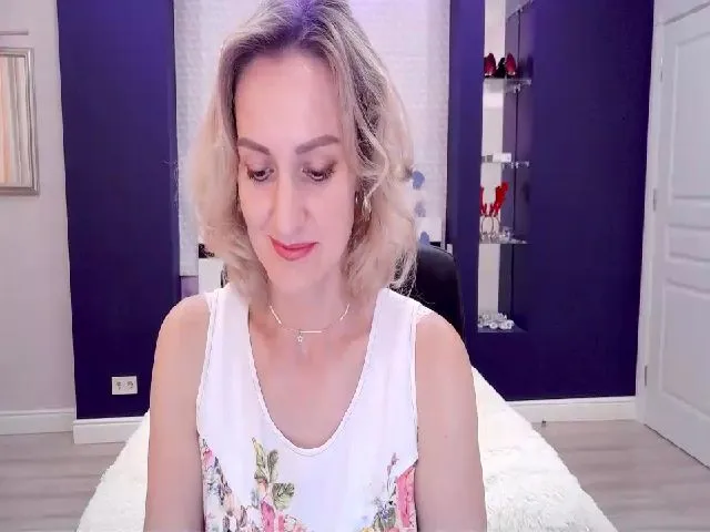 Live sex webcam photo for KatieHills #274219050