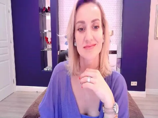 Live sex webcam photo for KatieHills #274237429