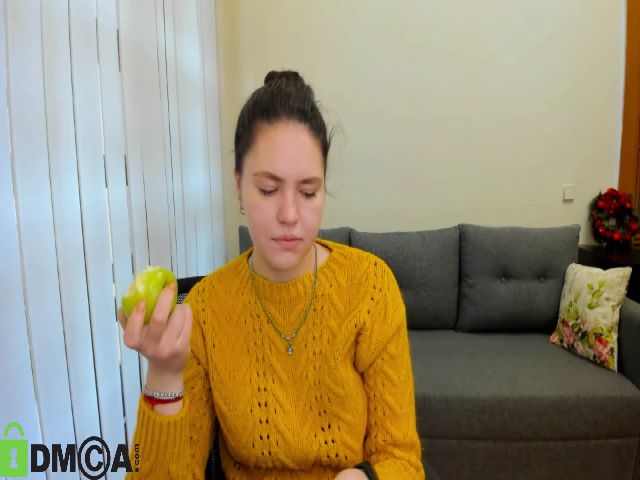 Live sex webcam photo for KatieWil #272175391