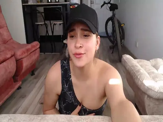 Live sex webcam photo for KatieWolfe #274295694