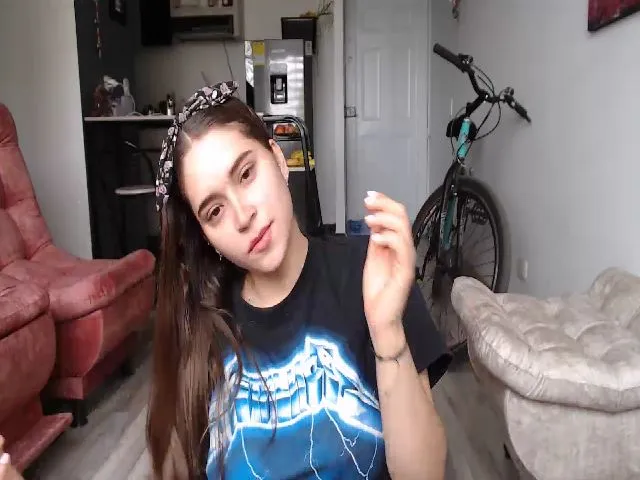 Live sex webcam photo for KatieWolfe #274321025