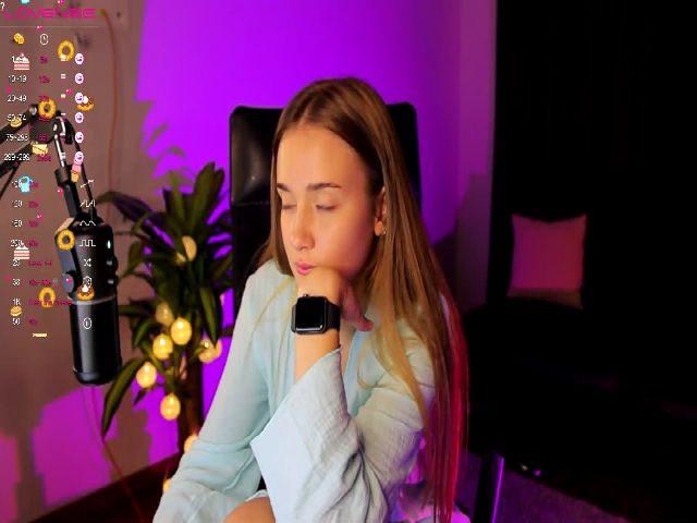 Live sex webcam photo for Katie__Sweet #274357796