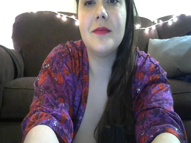 Live sex webcam photo for Katmbarn #272605757