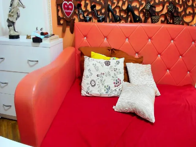 Live sex webcam photo for Katssuunnyy #273562809