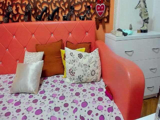 Live sex webcam photo for Katssuunnyy #273792031