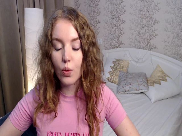 Live sex webcam photo for KattyLaurent #272394136