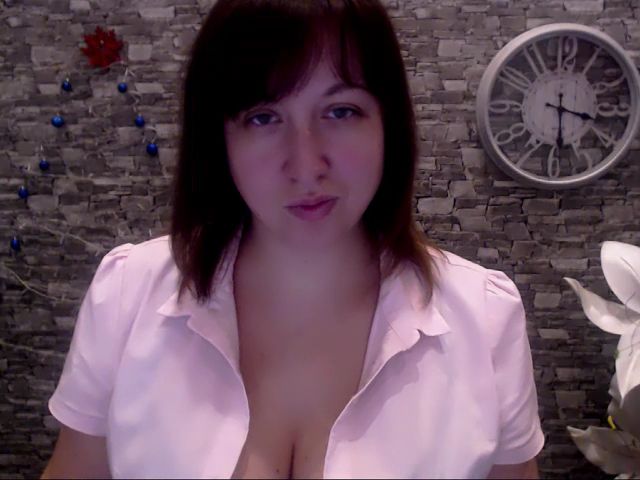 Live sex webcam photo for KattyMoul #272033298