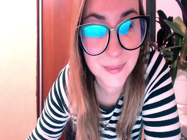 Live sex webcam photo for Kay_Lo #271701148