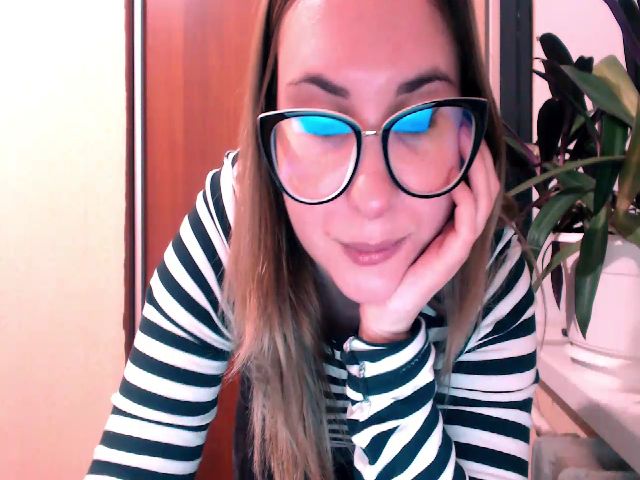 Live sex webcam photo for Kay_Lo #271701645