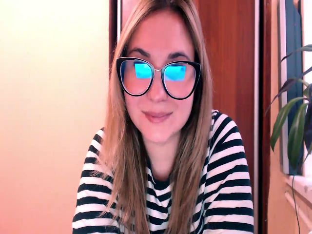 Live sex webcam photo for Kay_Lo #271954581