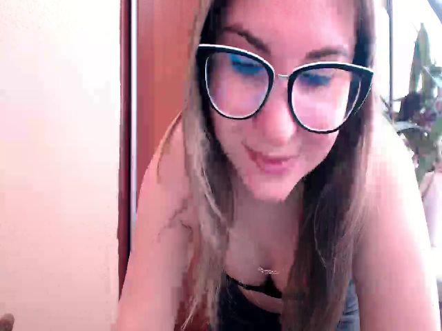 Live sex webcam photo for Kay_Lo #272407430