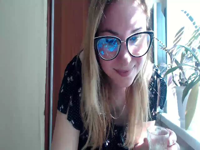 Live sex webcam photo for Kay_Lo #272967530