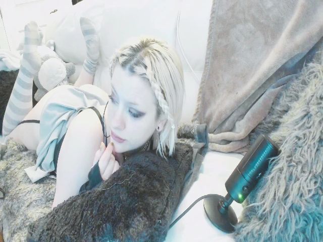 Live sex webcam photo for KayleeKarina #272397559