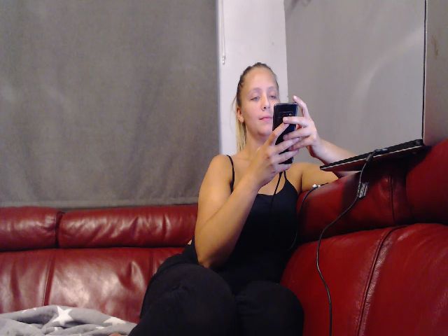 Live sex webcam photo for Kayleigh95 #273692405