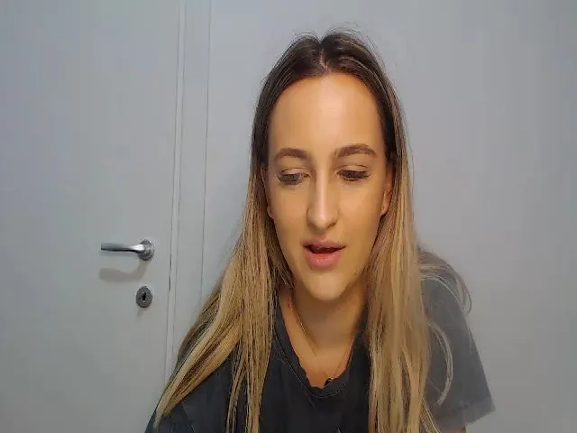 Live sex webcam photo for Kdee0 #272050802