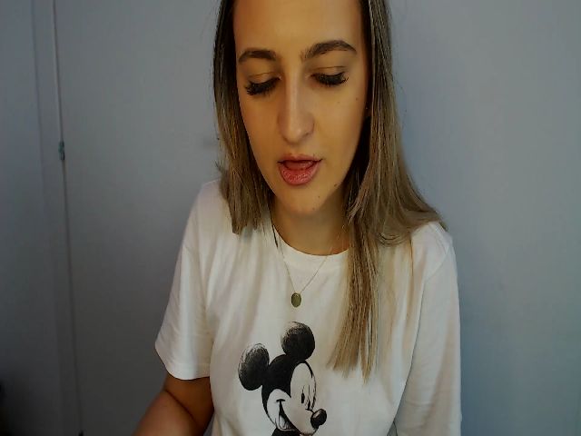 Live sex webcam photo for Kdee0 #272459560