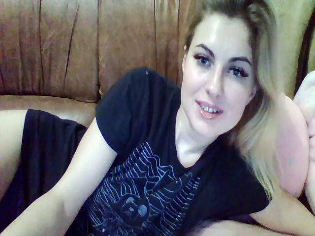 Live sex webcam photo for Kelley26 #272147318