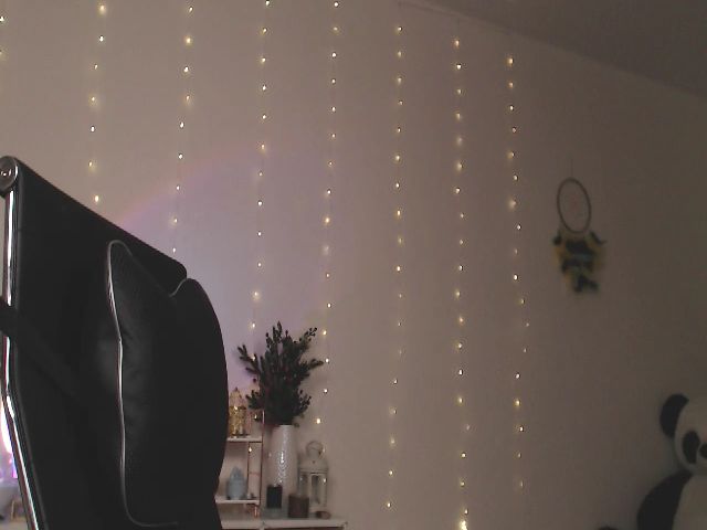 Live sex webcam photo for KellyAsian #271790254