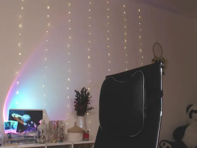 Live sex webcam photo for KellyAsian #271918459