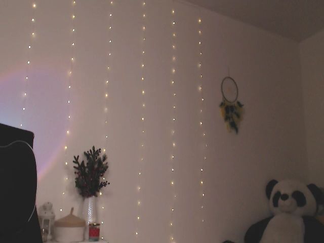 Live sex webcam photo for KellyAsian #272052380