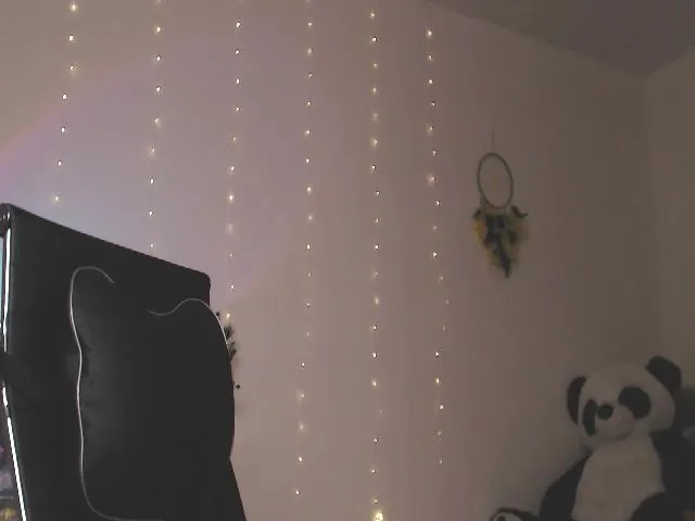 Live sex webcam photo for KellyAsian #272064431