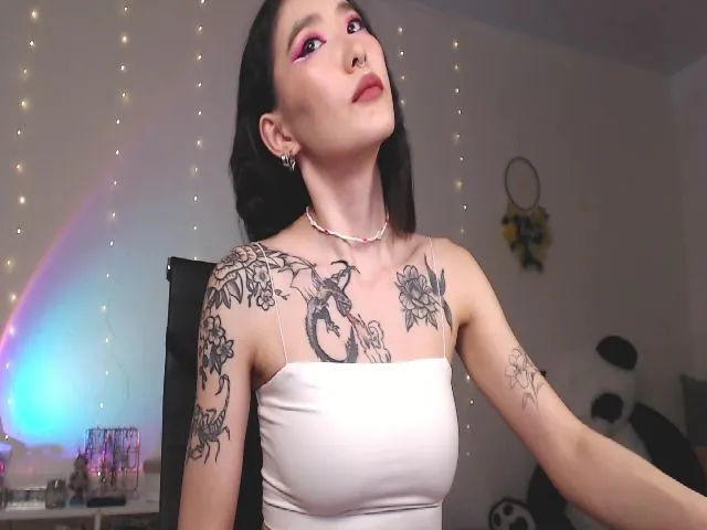 Live sex webcam photo for KellyAsian #272684342