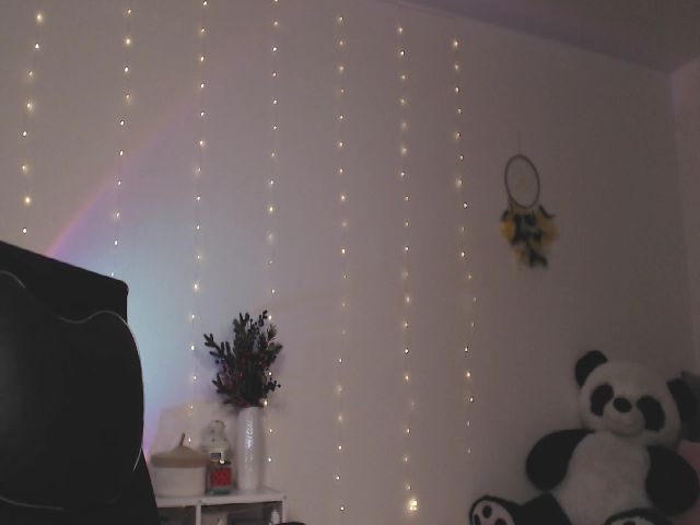 Live sex webcam photo for KellyAsian #272753104