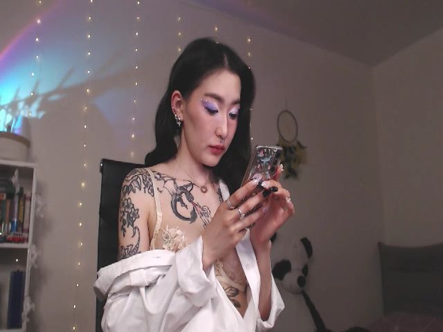 Live sex webcam photo for KellyAsian #273405210