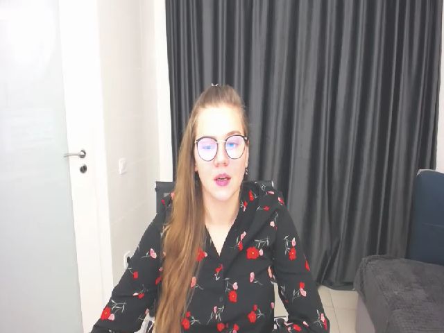 Live sex webcam photo for KellyKleine #271703014