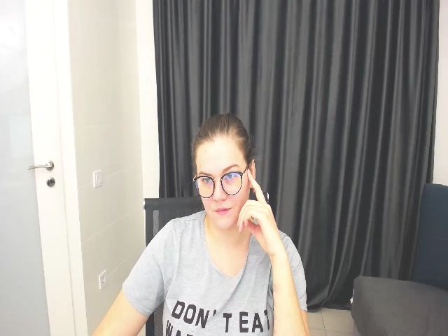 Live sex webcam photo for KellyKleine #271884537