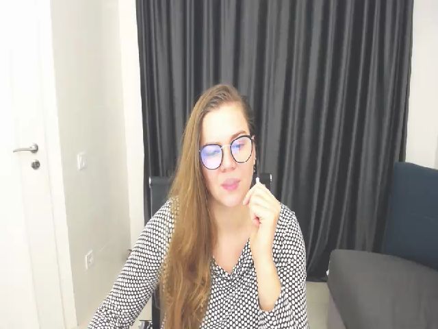 Live sex webcam photo for KellyKleine #271938093