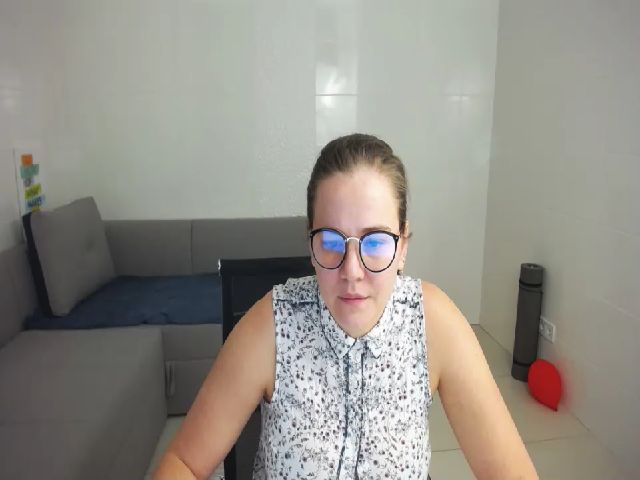 Live sex webcam photo for KellyKleine #272036497