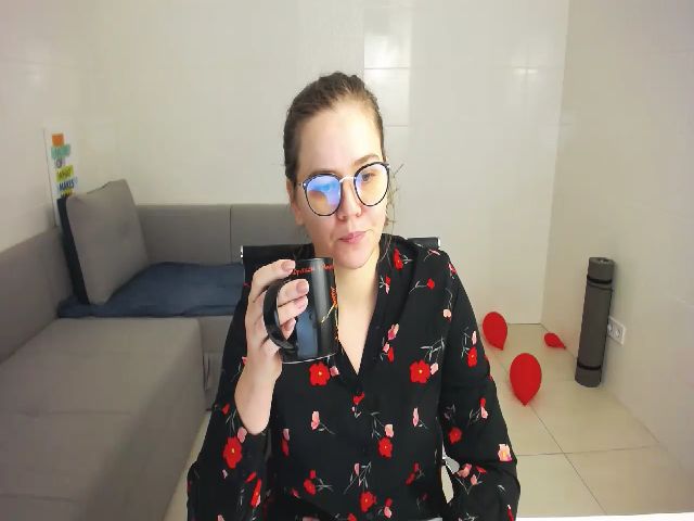 Live sex webcam photo for KellyKleine #272124183