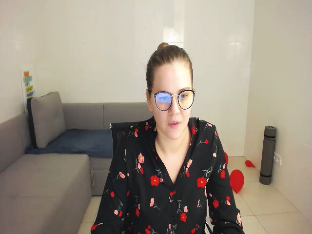 Live sex webcam photo for KellyKleine #272125991