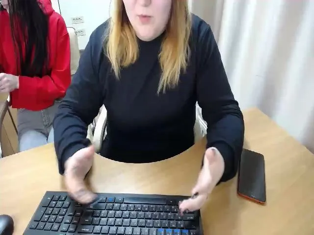 Live sex webcam photo for KellyOliveira #272863122