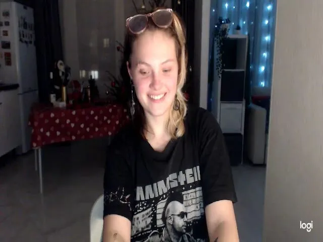 Live sex webcam photo for Kelly_Dream18 #271909178