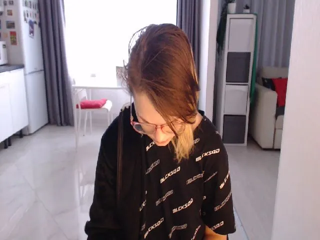 Live sex webcam photo for Kelly_Dream18 #272292325