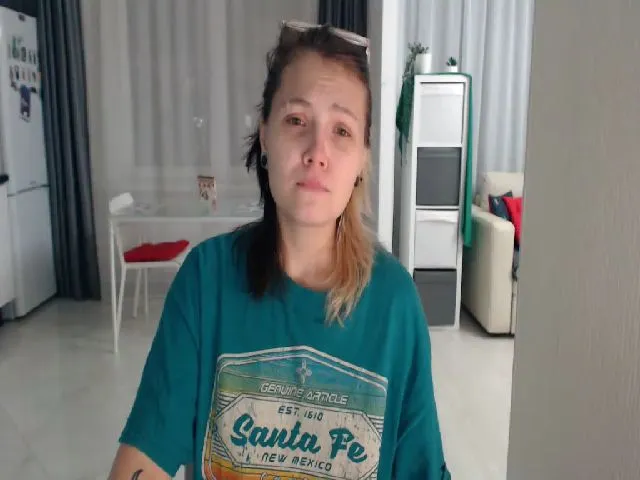 Live sex webcam photo for Kelly_Dream18 #272309354
