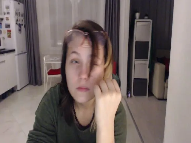 Live sex webcam photo for Kelly_Dream18 #272331619
