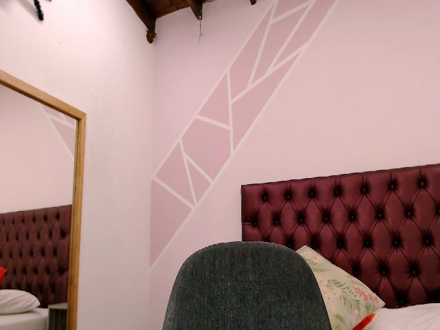 Live sex webcam photo for Kelly_uribe #272753627