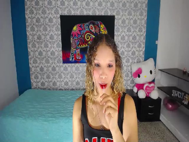 Live sex webcam photo for Kendra_axl10 #271896140