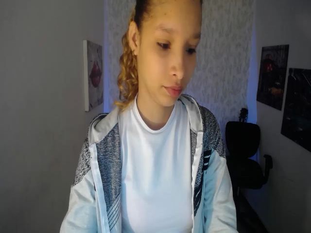 Live sex webcam photo for Kendra_axl10 #272306856