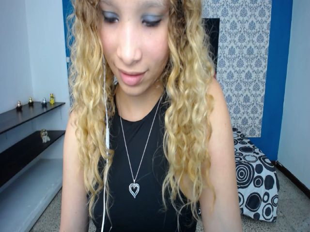 Live sex webcam photo for Kendra_axl10 #273195864