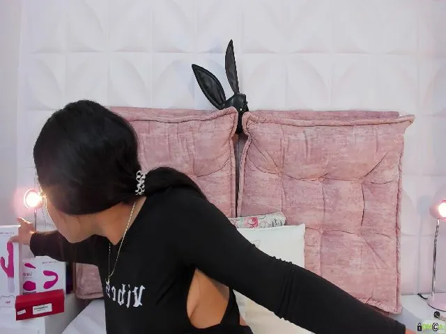 Live sex webcam photo for Kendry_ #272180074