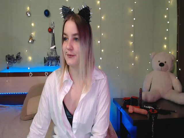 Live sex webcam photo for KettyMoore #272325185