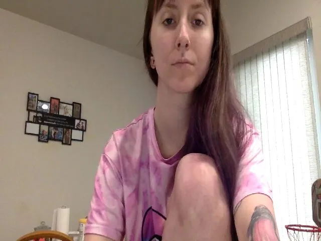 Live sex webcam photo for KewpeaSnow #272060885