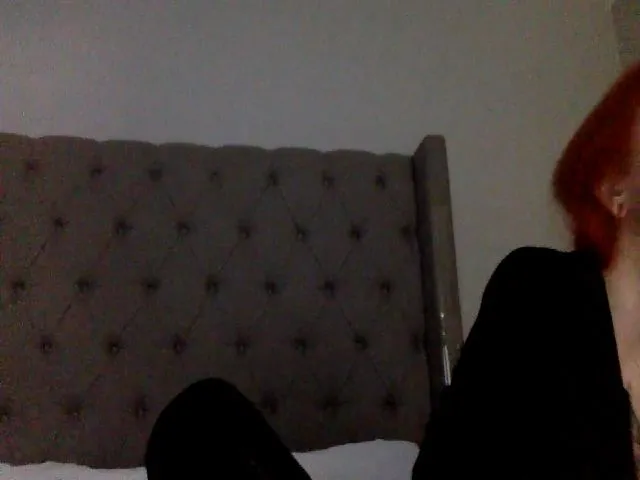 Live sex webcam photo for KewpeaSnow #272563197