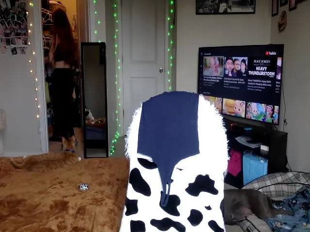 Live sex webcam photo for KewpeaSnow #272759533