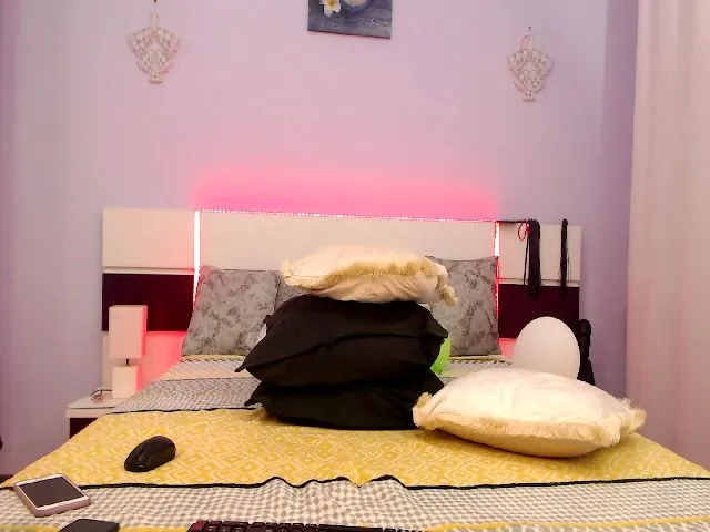 Live sex webcam photo for Khaleesy69 #272776967