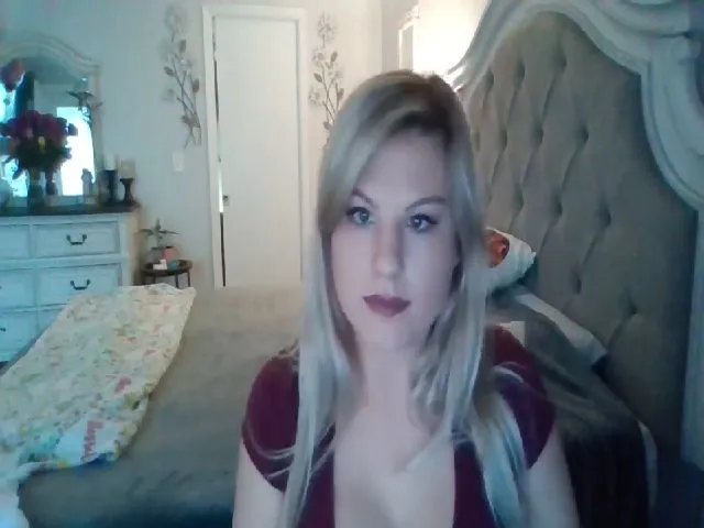 Live sex webcam photo for KhloeCummings #272413663